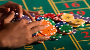 mmk888 App ဖြင့် Slots Live Casino Sportsbook မြန်မာ ကစားသမားများ ကစားနေသောမြင်ကွင်း
